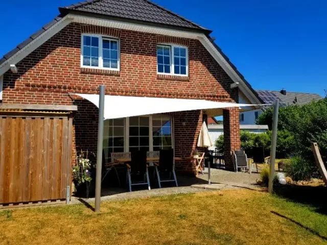 Feststehendes Sonnensegel für Garten und Terrasse
